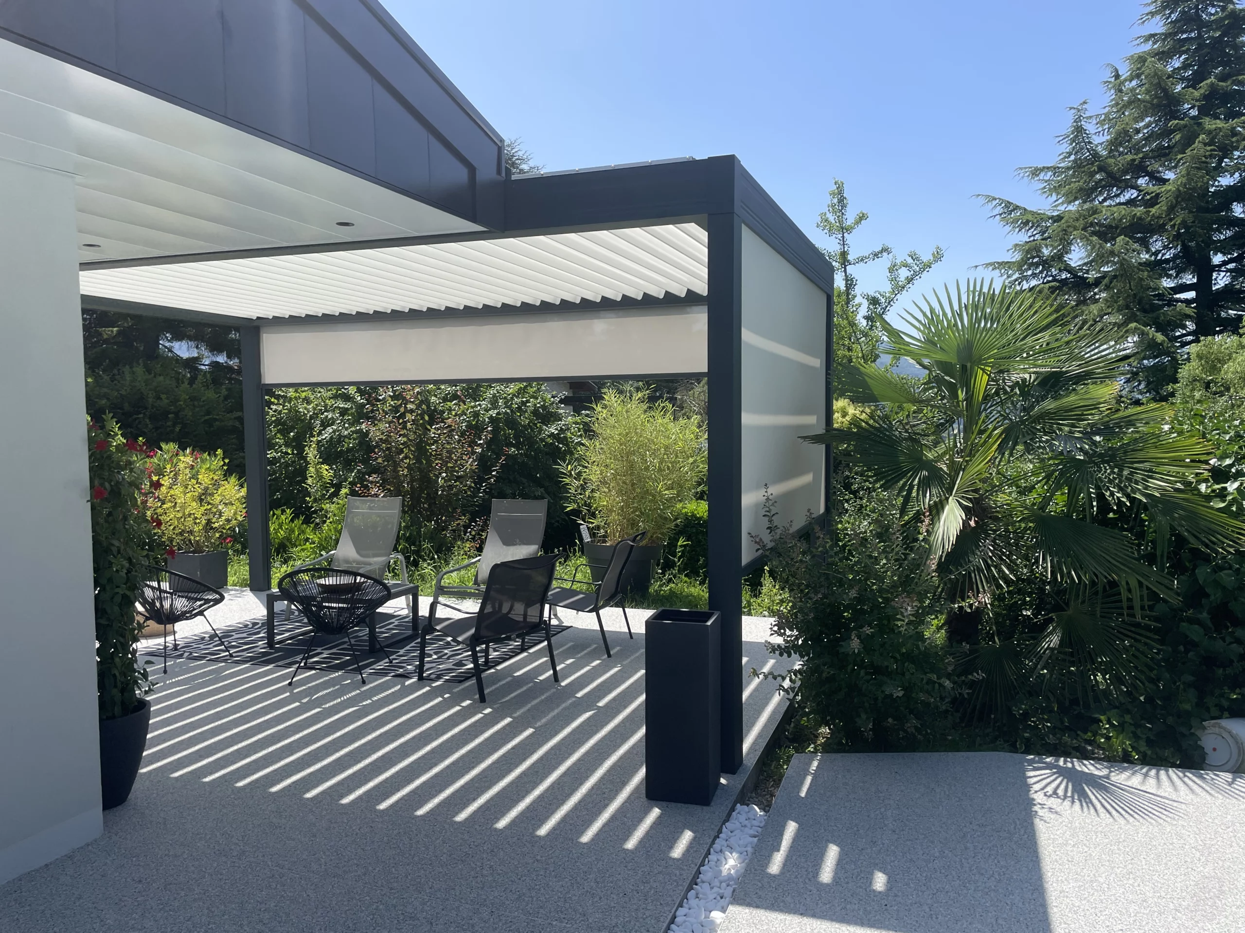 Pergola bioclimatique à lames double à Corenc